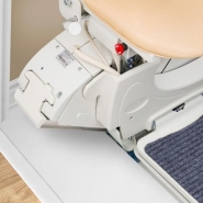 Monte-escalier Simplicity 900 - pour escaliers droits - manette directionnelle intégrée et vitesse progressive_3