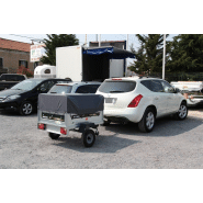 Remorque pratique pour petits transports et rangement compact