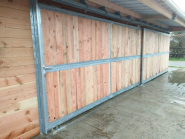 Porte coulissante pour équipements équestres - Bois Douglas - Sécurité et Confort pour Vos Chevaux_3