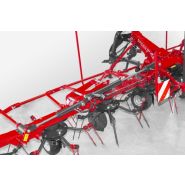 Faneuse rotative professionnelle avec attelage hydraulique pour transport simplifié