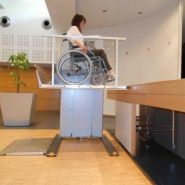 Plateforme PMR avec roulettes et bras directionnel