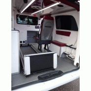 Vue avant de l'ambulance Mercedes classe V 2015 type A1