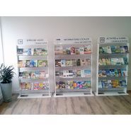 Tourisme - porte-brochure Guinaudeau - hauteur 1200mm ou 1400mm - normes handicap et design ergonomique_3