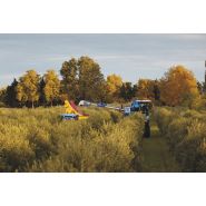 Équipement de récolte d’olives New Holland avec grandes bennes en acier inoxydable