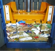 Presse à balles verticale Sinobaler - Traitement intensif pour carton et déchets - Modèles SVBS2-300S8060, SVBS2-300S11076, SVBS2-300S15276 (HD), SVBS2-500S15276_3