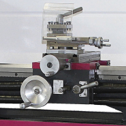 Tour OPTIMUM TU 3008 G avec précision de concentricité du nez de broche inférieure à 0.009 mm