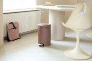 Poubelle à pédale NewIcon 12 litres - Satin Taupe - Brabantia - Petite taille, pédale en acier inoxydable, couvercle anti-odeurs et système anti-basculement_3