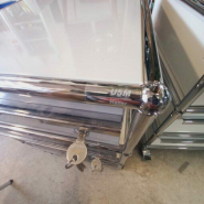 Caisson roulant avec 3 tiroirs - USM Haller d'occasion - structure en acier chromé et panneaux thermolaqués_3