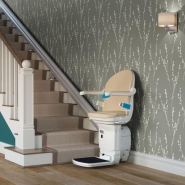 Monte-escalier Simplicity 1000 - pour escaliers droits intérieurs ou extérieurs - pivotement automatique et position debout_3