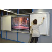 Solution murale avec tableaux blancs et écran interactif