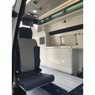 Vue arrière de l'ambulance Volkswagen T6 4x4 manuelle