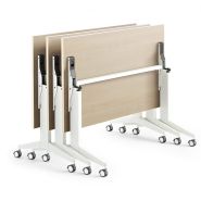 Table modulable, pratique  et esthétique, avec plateau rabattable, idéale pour vos espaces d'apprentissage