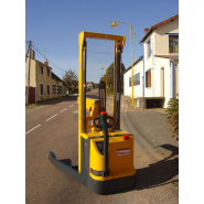 Grue d'atelier performante avec régulateur de pression et système de sécurité anti-éclatement pour une utilisation fiable et sûre_3