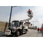 UNIMOG rail-route avec nacelle pour travaux d'entretien ferroviaire rapides