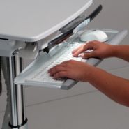 Chariot médical PC Cart Plus H Class HD alimenté Life - Ergonomie et ajustement en hauteur - 44,45 kg_3