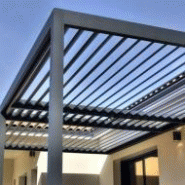 Pergola bioclimatique rectangulaire en aluminium pour installation murale