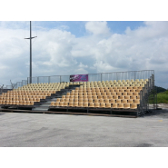 Gradins mobiles en coque reconditionnés disponibles à la vente