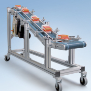 Convoyeur compact pour transport vertical avec bande ajustable