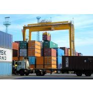 Grue portuaire - Liebherr - portiques de stockage sur pneus avec système anti-balant et envergures de 5 à 8 conteneurs_3