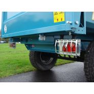 Benne agricole Rollfarm 4317 conçue pour confort et sécurité au bennage