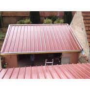 Panneaux sandwich disponibles en brun rouge et gris anthracite pour toitures