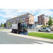 Balayeuse CMAR rail-route 600 RR - Balayage et nettoyage pour voies ferrées, tramways et métros - Puissance d'aspiration extrêmement élevée sur une largeur de balayage de plus de 3 m - Performances générales et moteur diesel EURO VI 162 CV_3