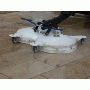 Laveuse-décapeuse avec double coupoles orientables