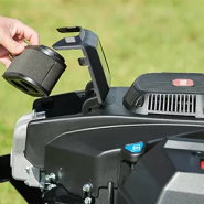 Tondeuse hydrostatique TITAN HDX avec pédale de levage et siège confort à dossier haut