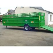 Éclairage fixe et protégé sur remorque vachère