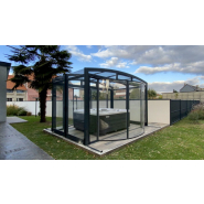 Abri de spa design avec verrouillage sécurisé et hauteur confortable