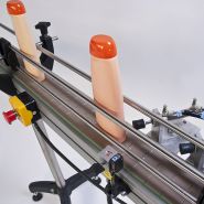 Convoyeur sur mesure en aluminium ou inox avec courbes et systèmes de transfert pour ligne de conditionnement_3