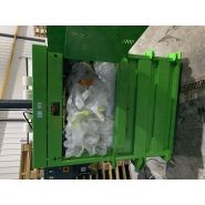 Presse à balles haute capacité V16 pour glassine - Compactage propre des supports siliconés recyclables._3