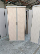 Armoire haute métallique Steelcase d'occasion - 4 étagères réglables - 43x100x198 cm - rideaux coulissants_3