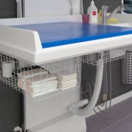 Table à langer pour handicapé - Granberg - électrique à hauteur variable, 140 cm de largeur avec lavabo à droite - 334-141_3