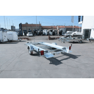 Remorque pour véhicules sportifs avec vérins à gaz pour basculement