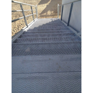 Marches d'escalier en caillebotis pressé Acier Inox Aluminium fabrication standard ou SUR MESURE_3