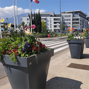 Pot en polyéthylène rotomoulé avec bac intérieur amovible - Urban Carré - Léger, recyclable et résistant aux UV_3
