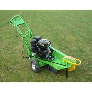 Rogneuse de souches avec amplitude de fraisage de 200 mm au-dessus du sol