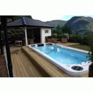 Spa équipé de places assises et d'une place allongée pour confort maximal