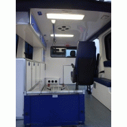 Ambulance Renault Trafic diesel avec marche-pied latéral électrique