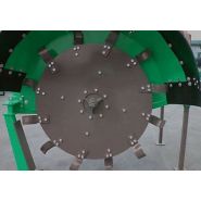 Outil pour travaux agricoles avec attelage coulissant