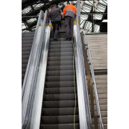 Nettoyage simultané des marches et contremarches avec la Step100