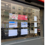 Porte-affiches personnalisables et durables - Matériaux résistants et adaptés à tous les budgets_3