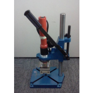 Presse à fixation stable pour fers à chaud avec quatre points d'installation