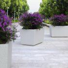 Jardinière Koniq en béton pour espaces urbains et jardins - Blanc et gris - Marbre ou carrière concassée_3