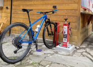 Station de gonflage vélo avec manomètre - Acier galvanisé ou inox - Options antivol et support vélo - PRS-SV1_3