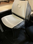 Chaise Visiteur / Réunion blanche d'occasion - polypropylène blanc et métal chromé - design contemporain_3