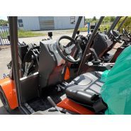 Machine agricole avec arceau de sécurité ROPS et toit FOPS