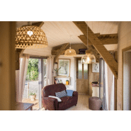 Tiny house dotée d’une cuisine en bois de chêne et électroménager complet