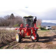 Tracteur enjambeur - Vermande - Laboureur - Moteur KOHLER KDI 3404 TCR - 136 Ch Turbo - Cabine pressurisée classe 4_4
